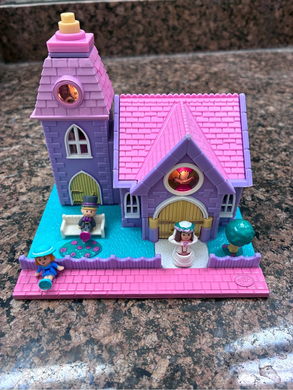 Bluebird 1993 Polly Pocket Wedding Chapel (lights up)